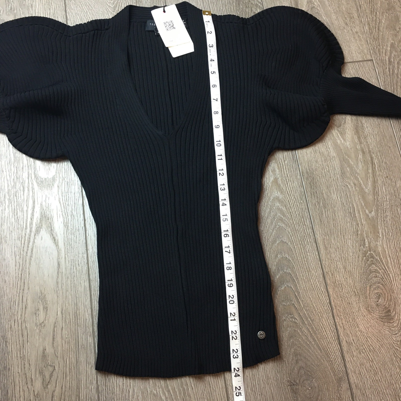 NWT ted baker rib detail knit top with extreme sleeves Size 4 Black