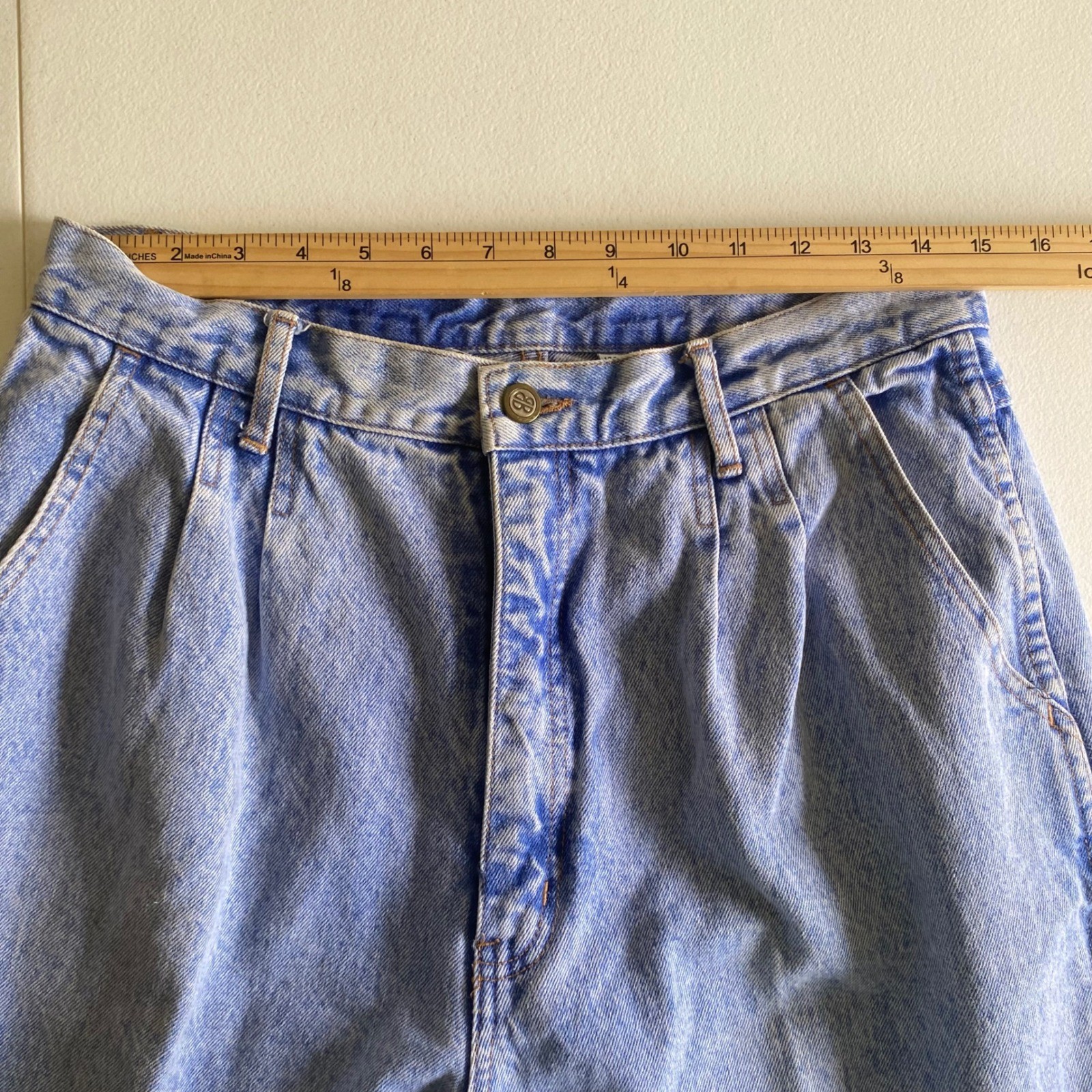 Bill Blass Vintage 90s High Waisted Pleated Tapered Light Wash Women Jeans Sz 14
