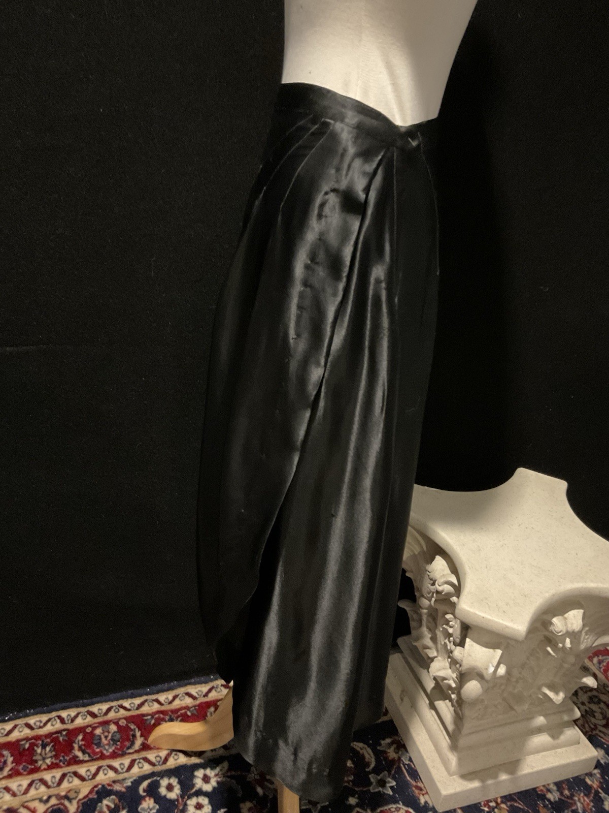 VINTAGE 40s 2 PIECE OUTFIT. SATIN BACKED CREPE. BEAUTIFUL AND TIMELESS