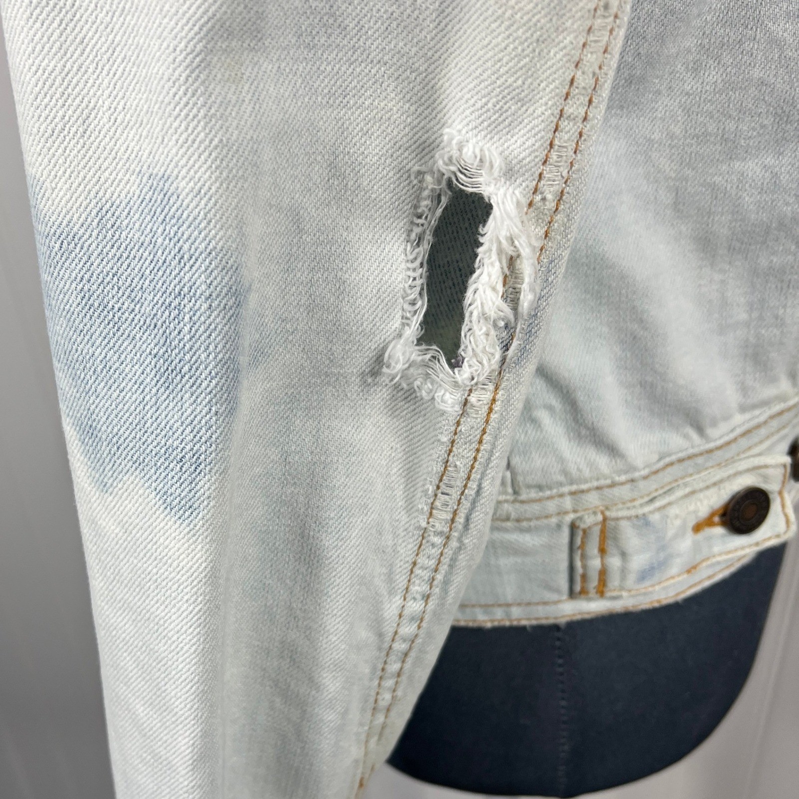 Hollister HCO Y2K Denim Jacket XS/S Trucker Distressed Bleached Thrashed Grunge