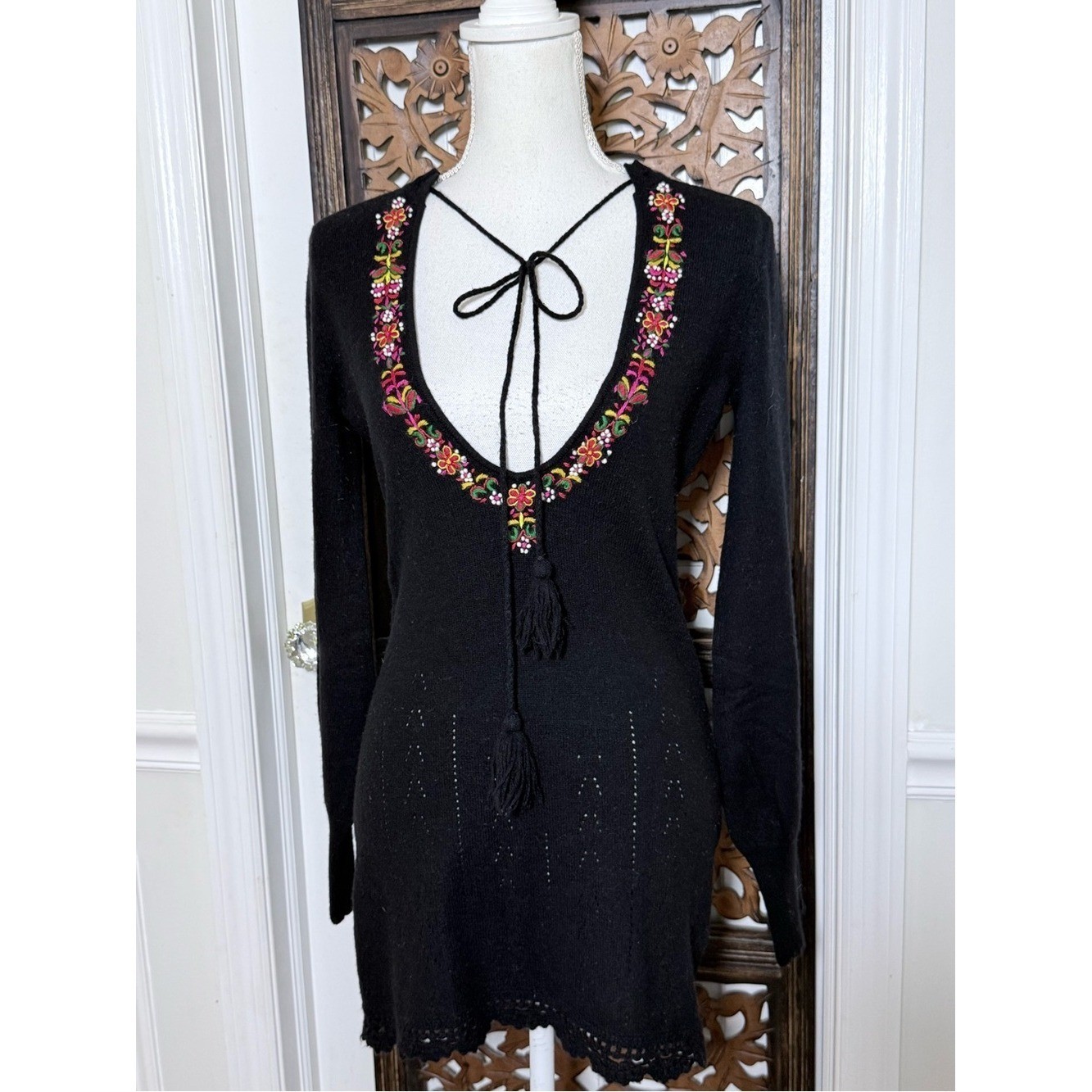Vintage Free People Wool Blend Embroidered Sweater Tunic XS Boho Folk Tassel
