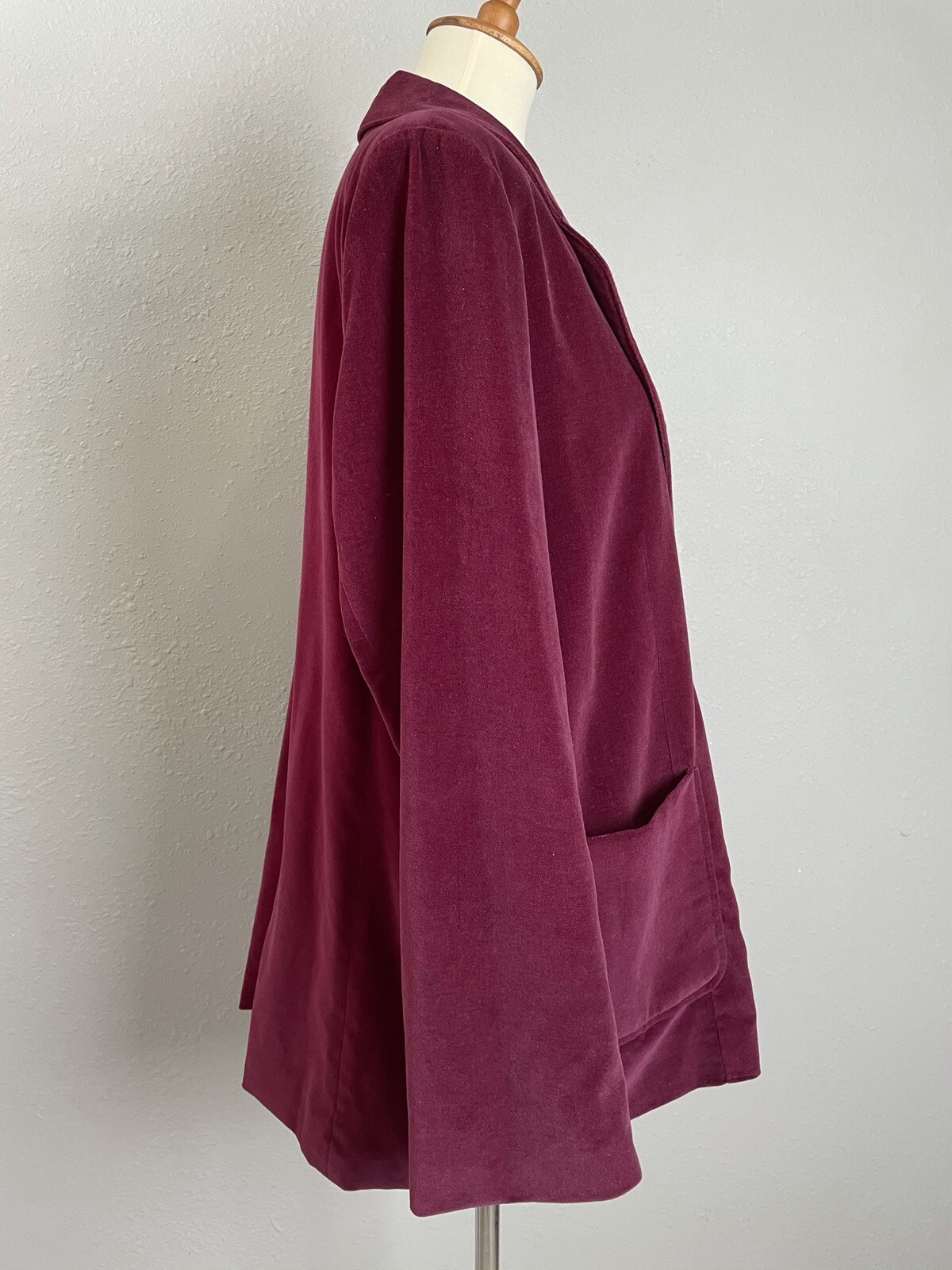 Vintage Trissi’s Woman Velvet Blazer Size 42 (US 12-14) Burgundy Wine
