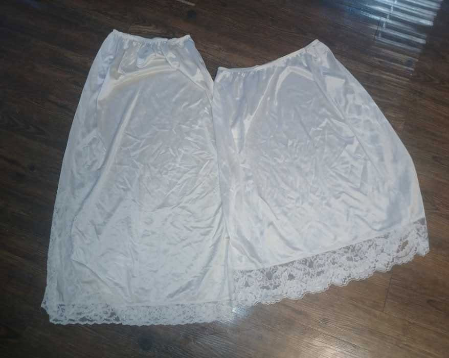Lot of two half slips XL