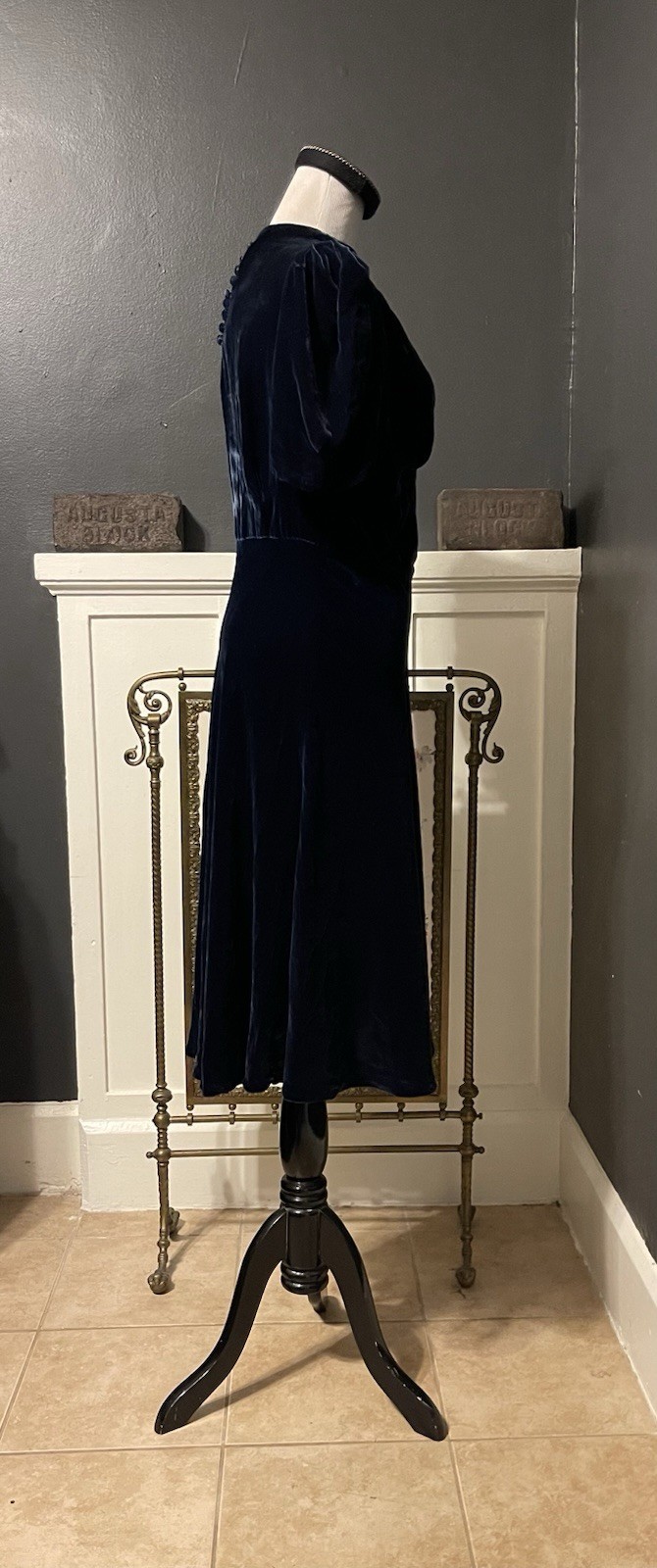 1940’s Vintage Velvet Dress In Midnight Blue