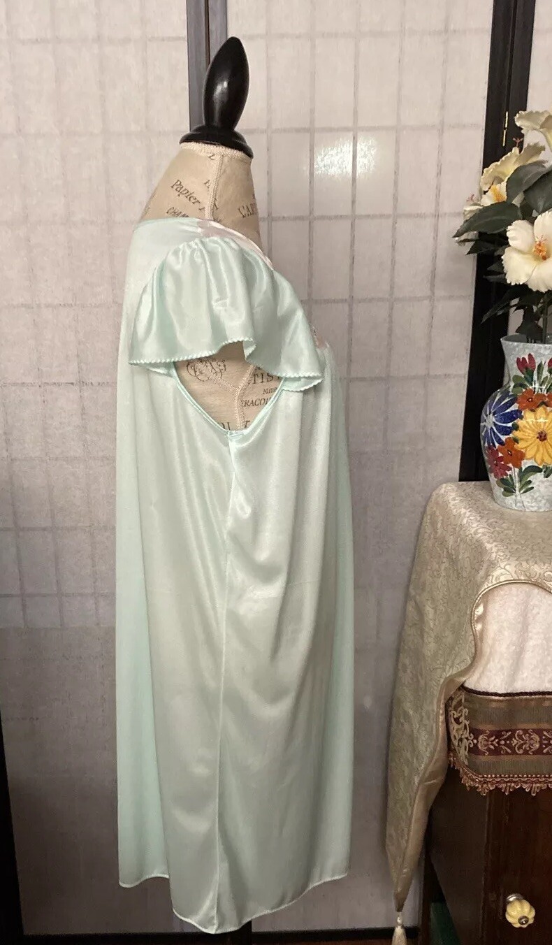VTG 60/70s Wom Estim L/XL 46” Bust Embroider Satin Bodice Nylon Pastel Gown