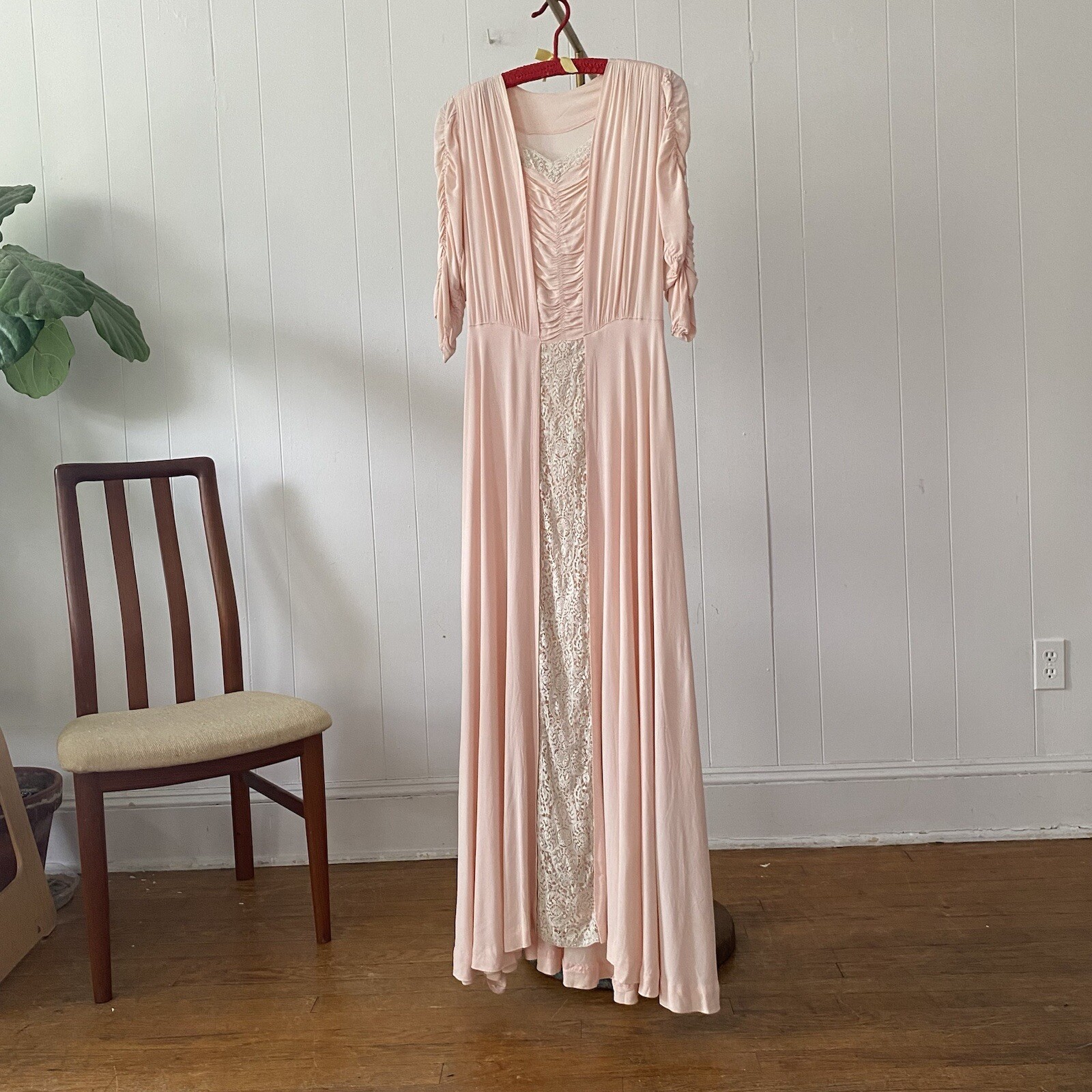 Stunning 1940s Pink Crepe/Crocheted Lace Gown Wide Sweep Skirt XS S