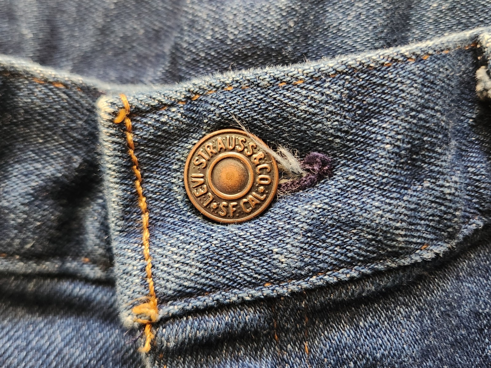 Vintage Levi’s White Patch Big E Women’s Jeans 26×35 High Waisted Mom Jeans 60’s