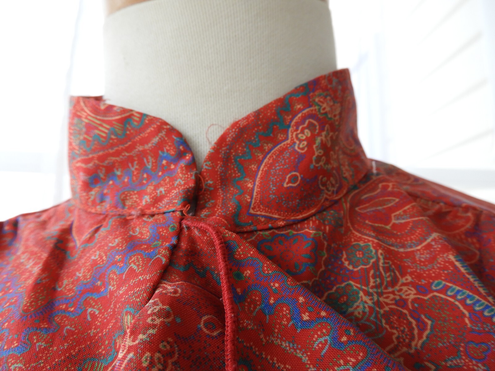 Vtg 1980’s Victorian Style Blouse Lady Arrow Red Paisley sz M/L