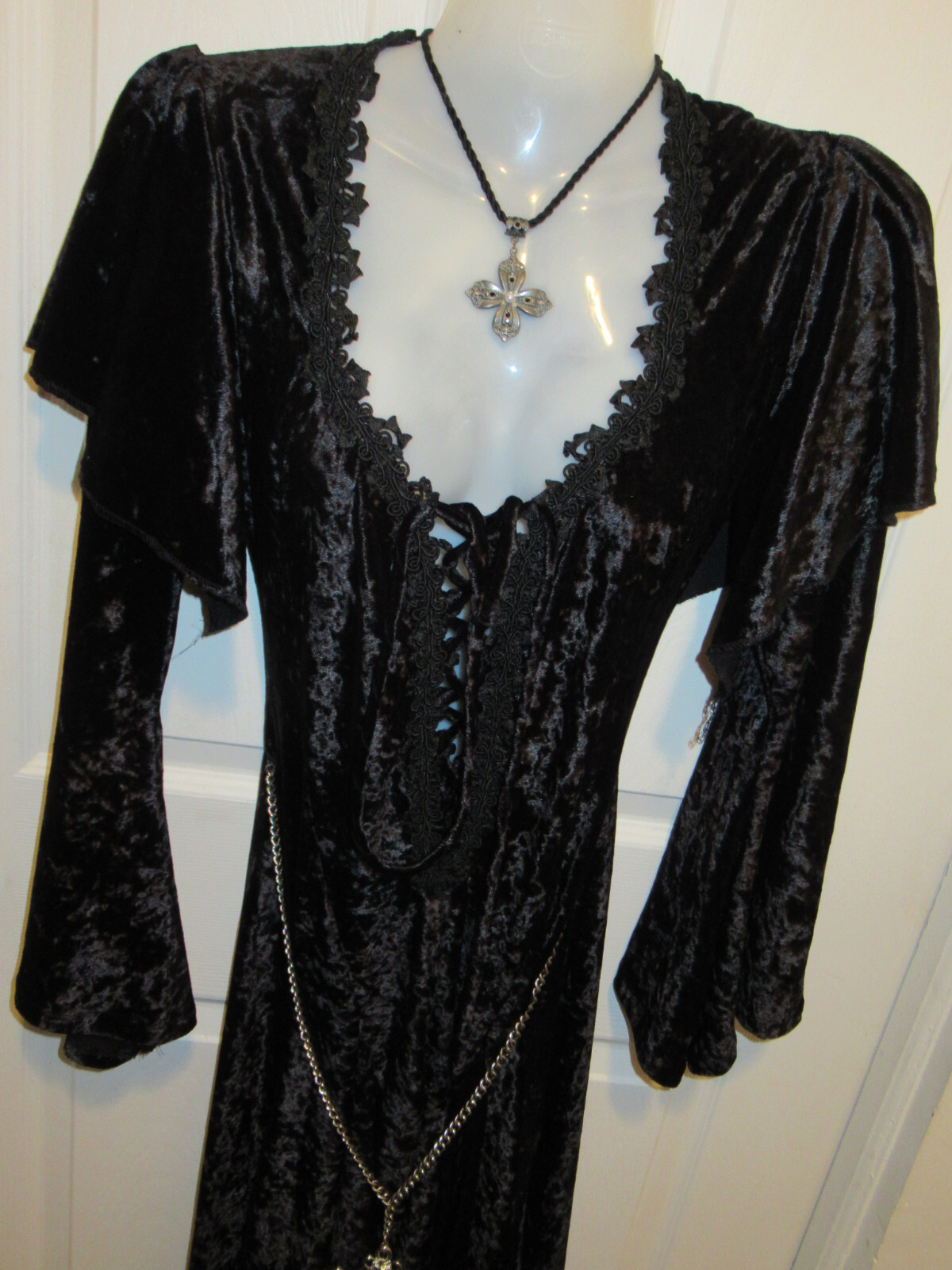 Vintage Crushed Velvet Goth Gown Bell Sleeves Dramatic Cross Chain Small EUC