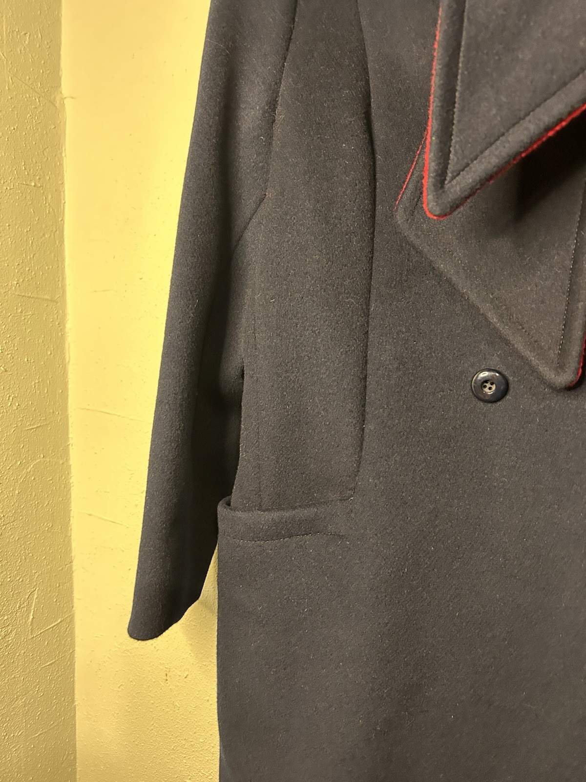 Vintage 1940s Central Park Forstmann Fabrics Wool Navy Dark Red Coat Tie Neck
