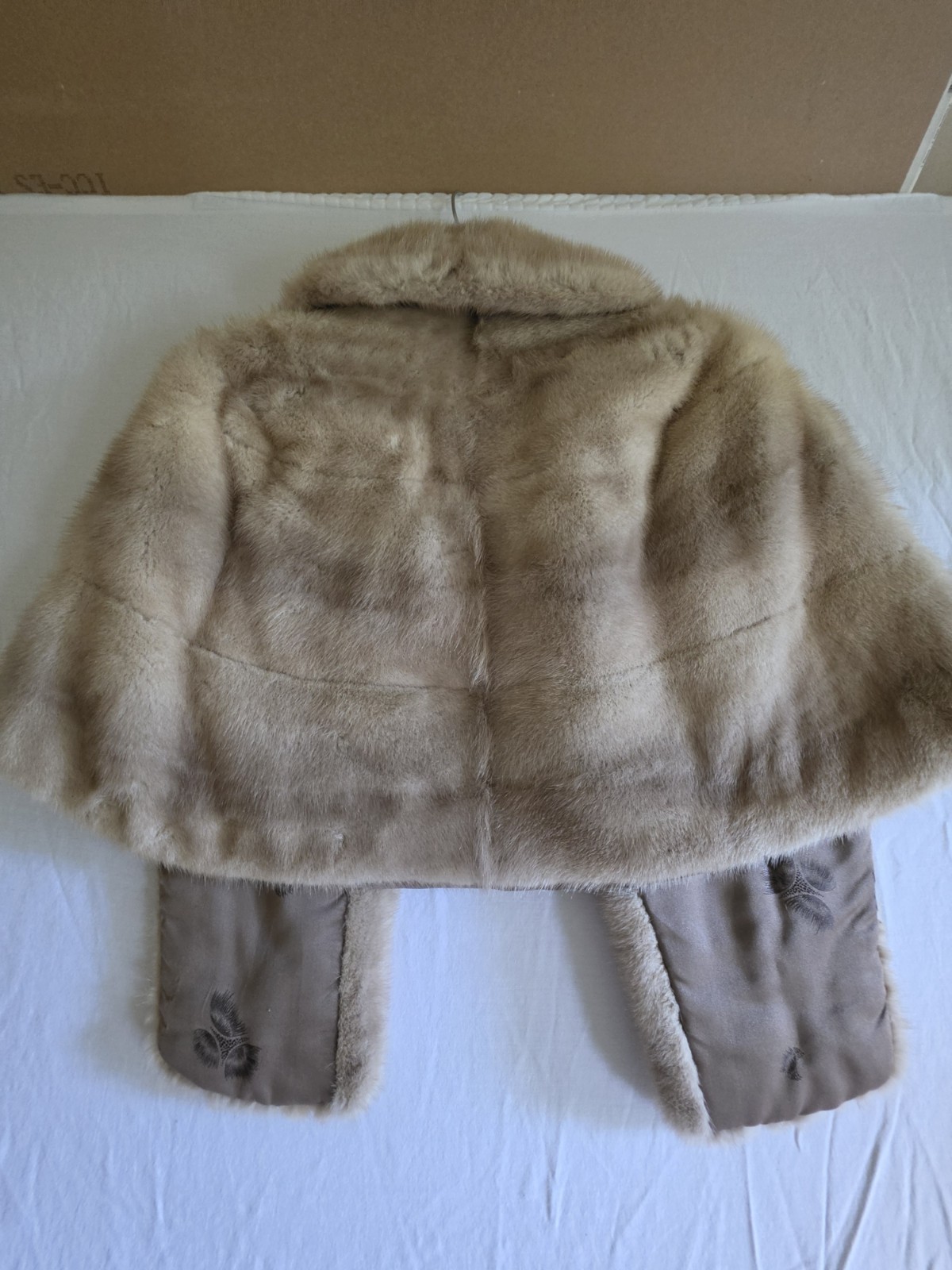 Vintage Tourmaline Blonde Mink Capelet Stole – Honey Beige – 19″ – Bridal Wrap
