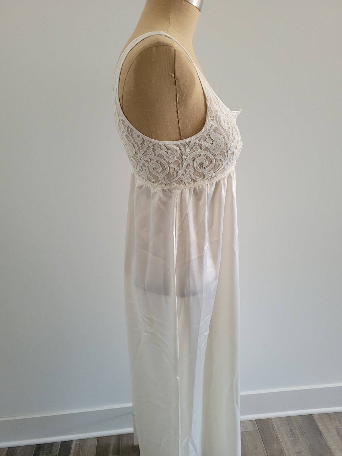 Vintage Juli of Slumbertogs Ivory Nightgown w Lace L Large Made In USA