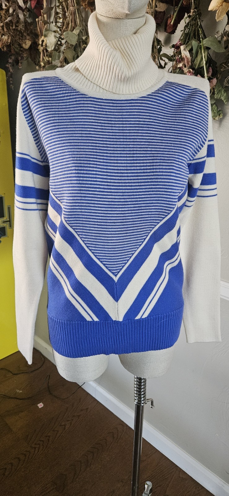 Vintage Cream And Blue White Stage 1970s Acrylic Blend Knitted Top Mkd Sz Large