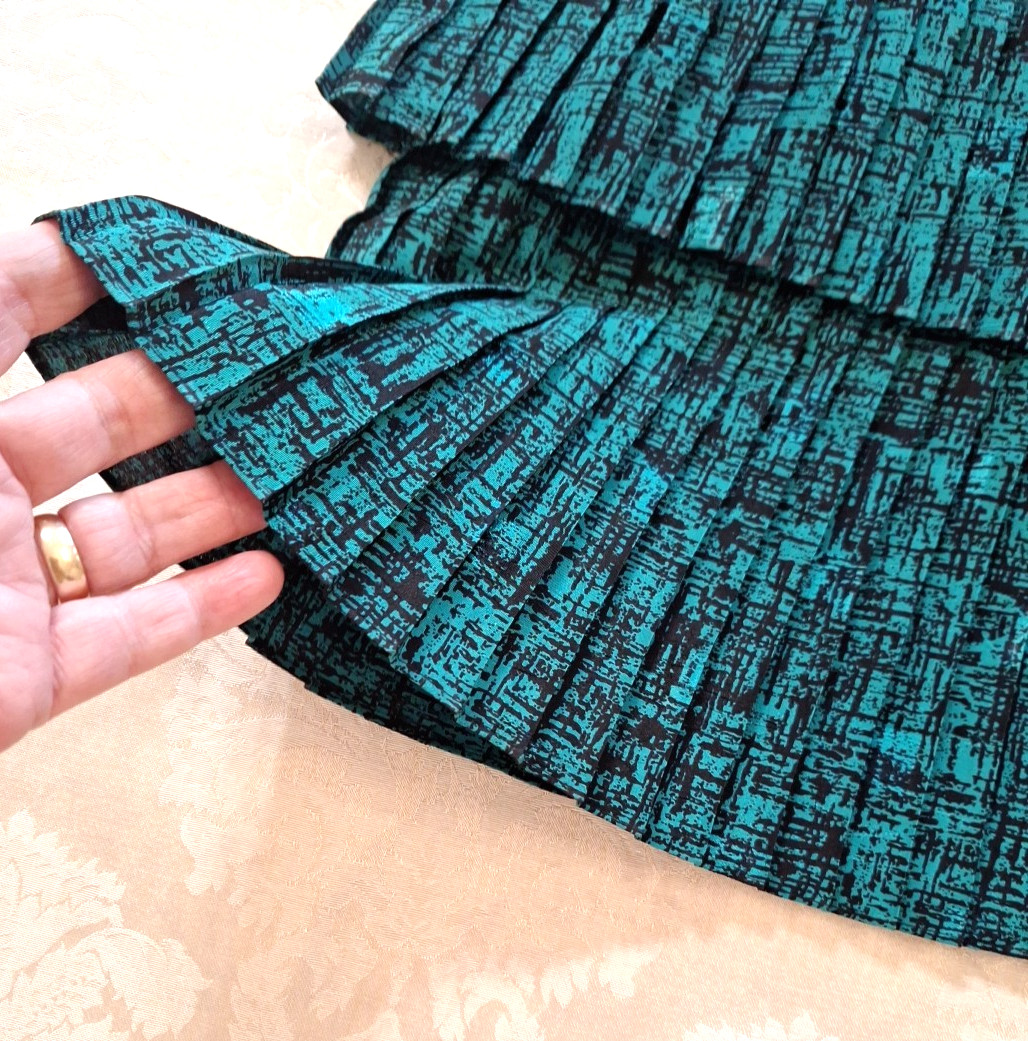 Vintage Act 1 New York Pleated Teal and Black Dress Size3/4, Shoulder pads