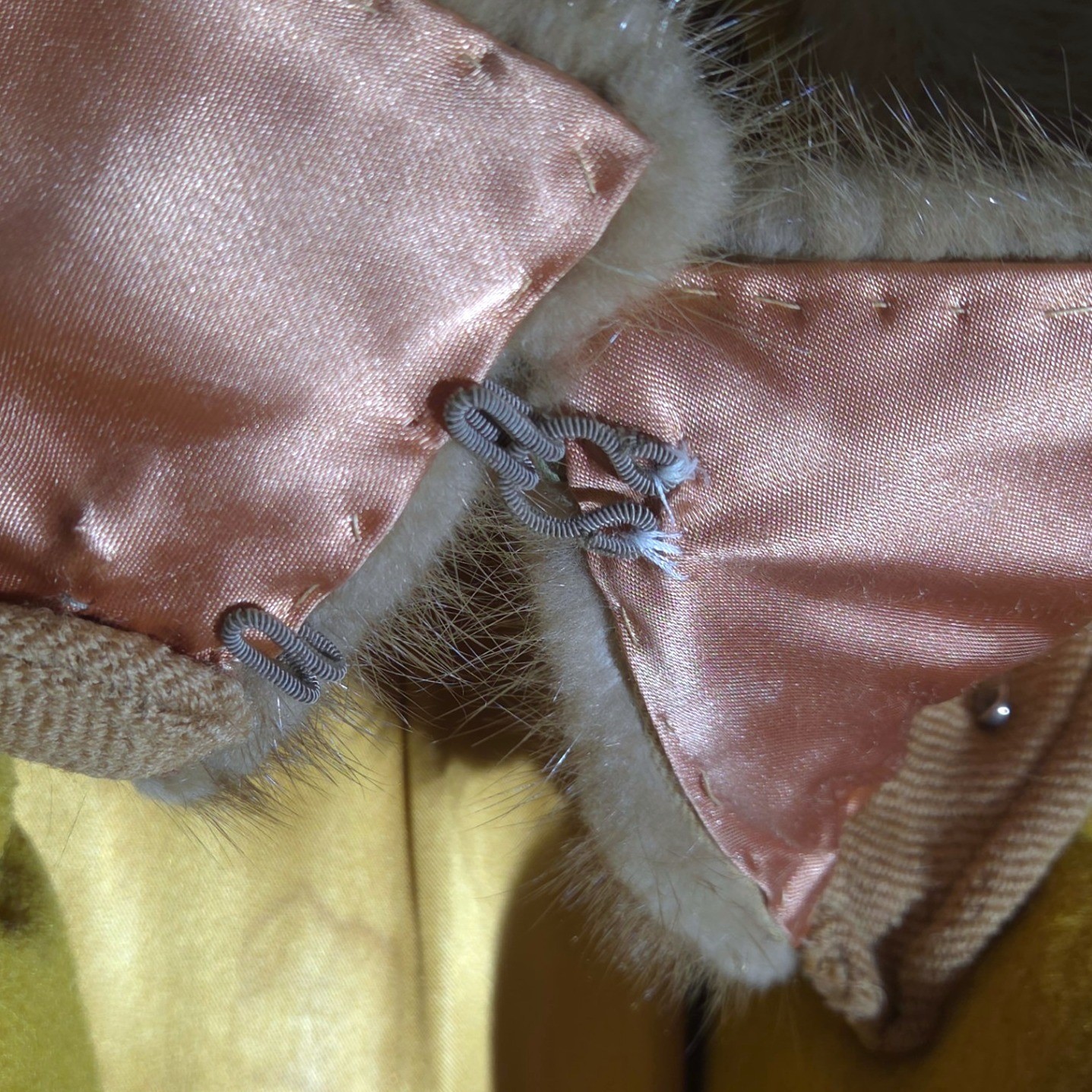 Vintage Kerrybrooke Sears Mustard Yellow Fur Collar Dble Breasted Coat 44 Chest
