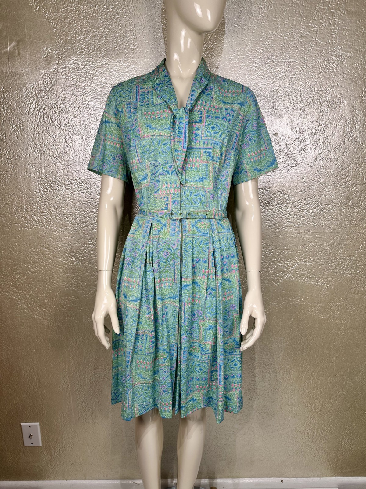 Vintage 1960s SHELTON STROLLER Blue Floral Day Dress M/L Short Sleeve Zip-up