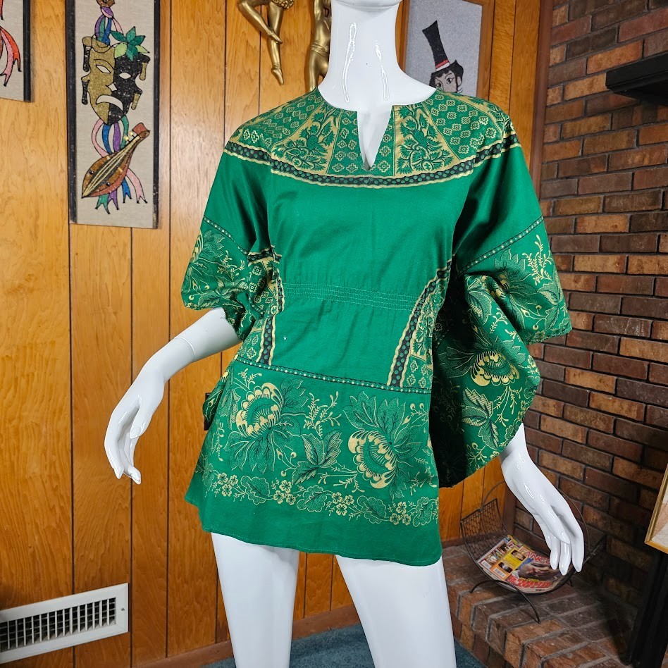Vintage 70s Radlee Gold Asian Floral Cotton Woodstock Hippie Caftan Blouse Top M