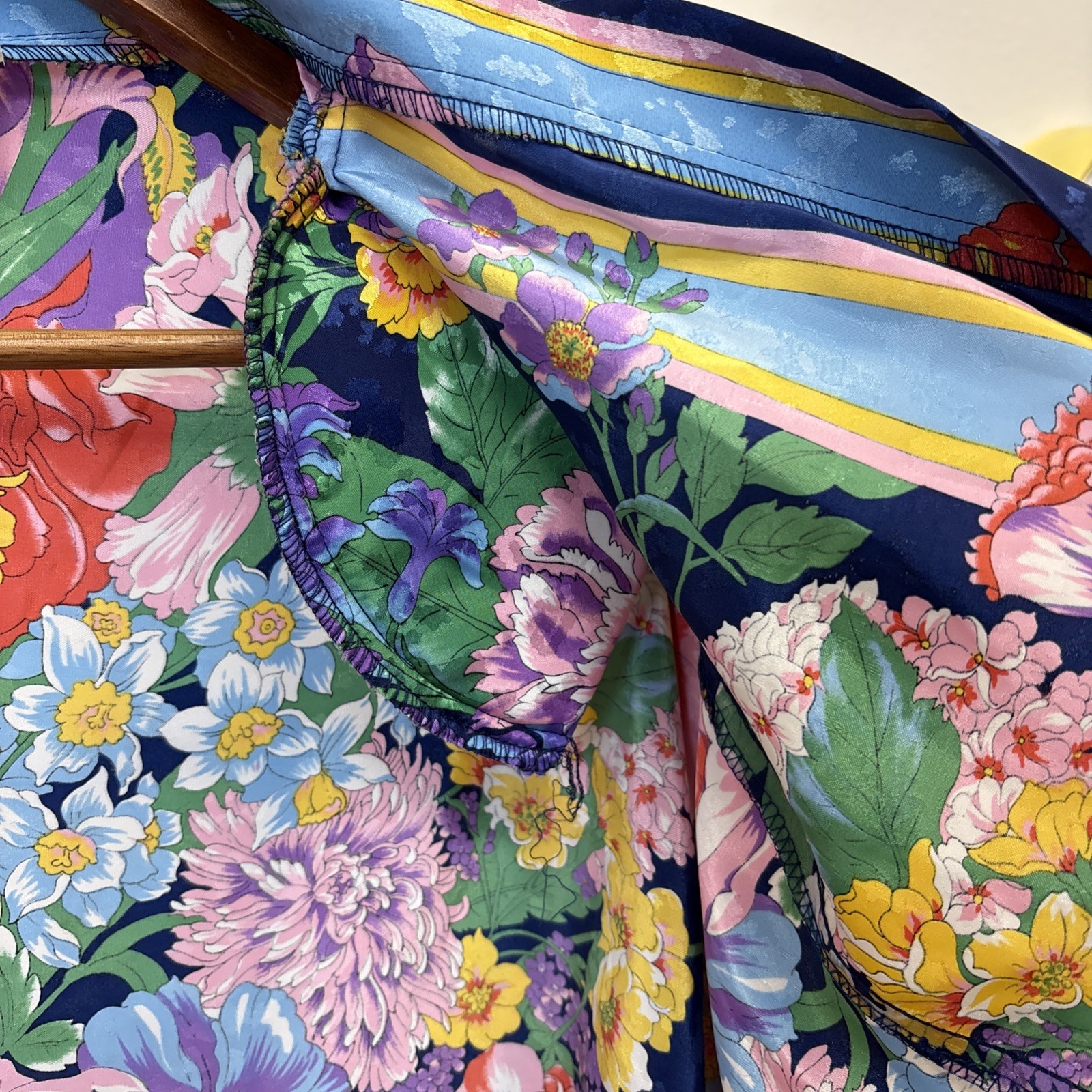 NWT VTG 80’s Stephanie Thomas Size 18 Floral Silky Robe W/ Shoulder Pads 52” Lng