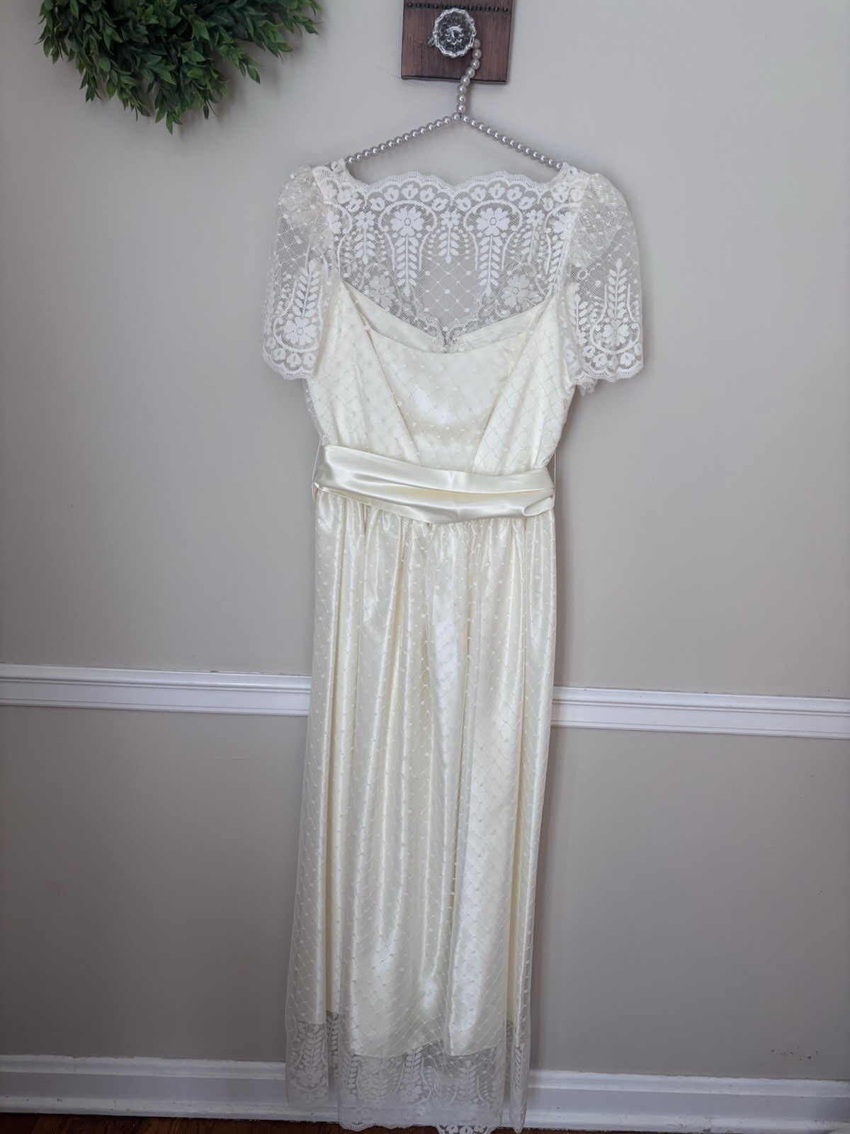 Vintage Juniors Size 11/12 Pale Yellow Maxi Dress Mesh Overlay Short Sleeve Prom