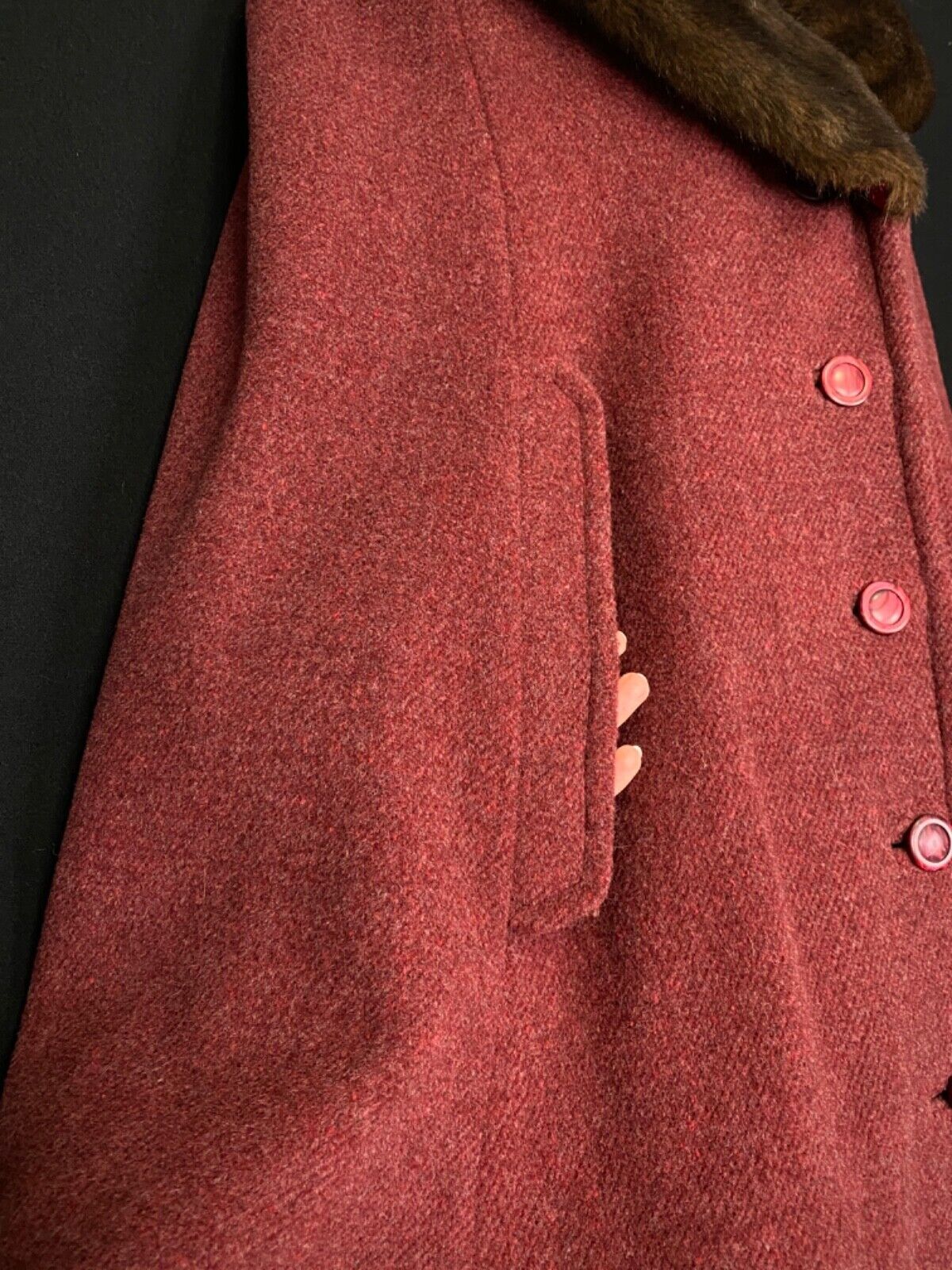 Vintage maroon wool cape, brown faux fur collar, burgundy pink red 1960s 1970s