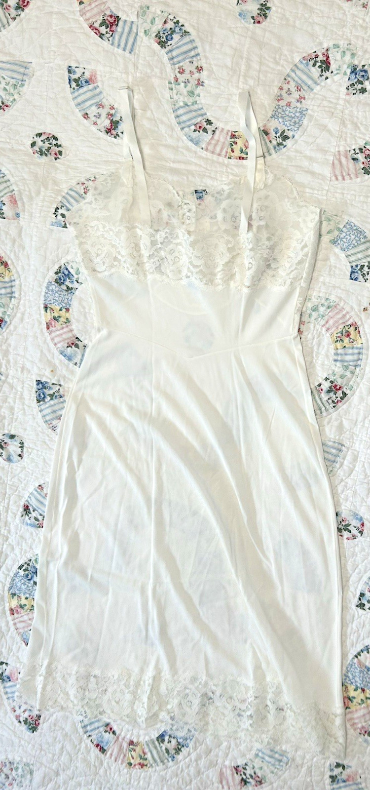 Vintage Lady Lynne Full Slip White Nylon Sm 34 Floral Rose Lace Bust, Back & Hem