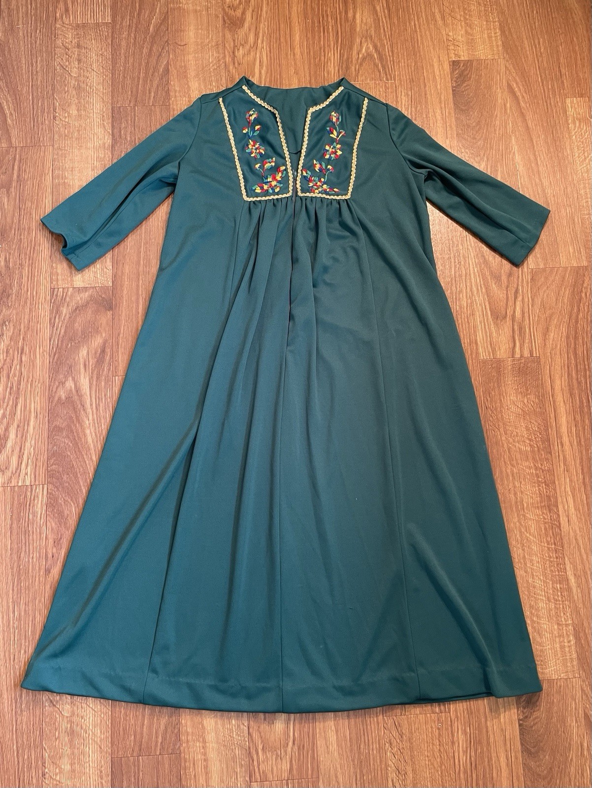 Vintage 70s Green Embroidered Maxi Hostess Dress Folk Boho Lounge Gown M L