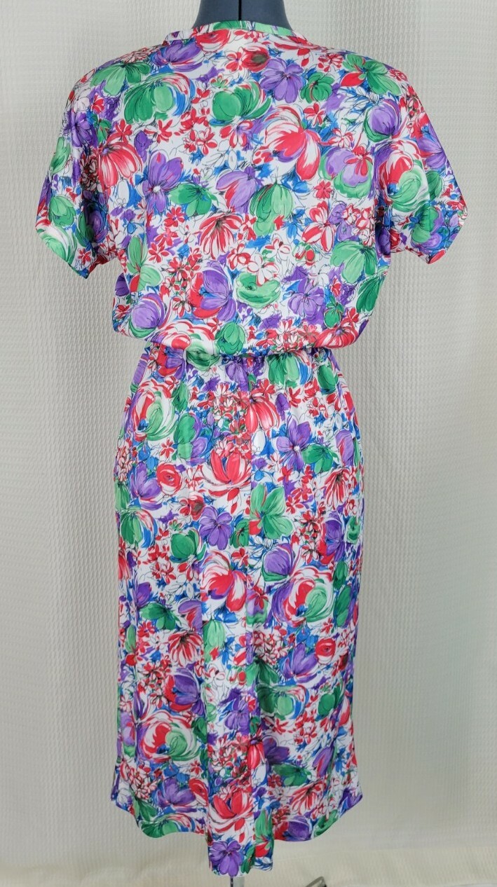 Vintage Dress in White/Red/Green/Blue/Purple Florals Size A2 (S?)