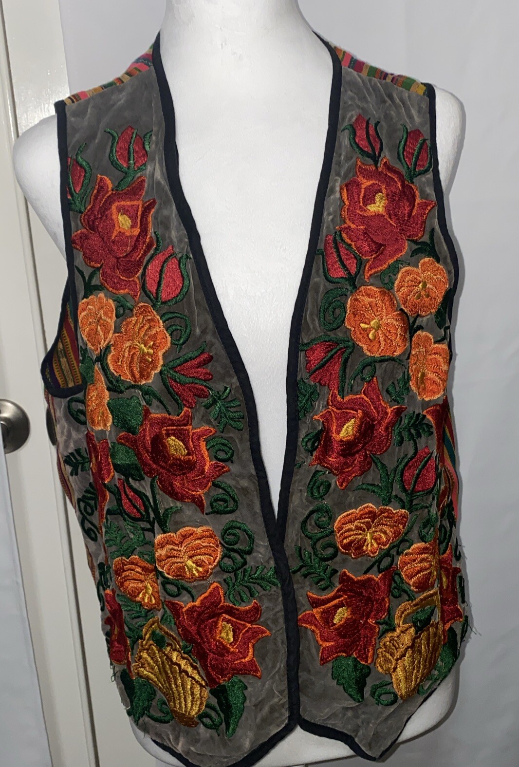 Vintage Velvet Floral Vest Women’s Multicolored Embroidered No Size Best Guess M