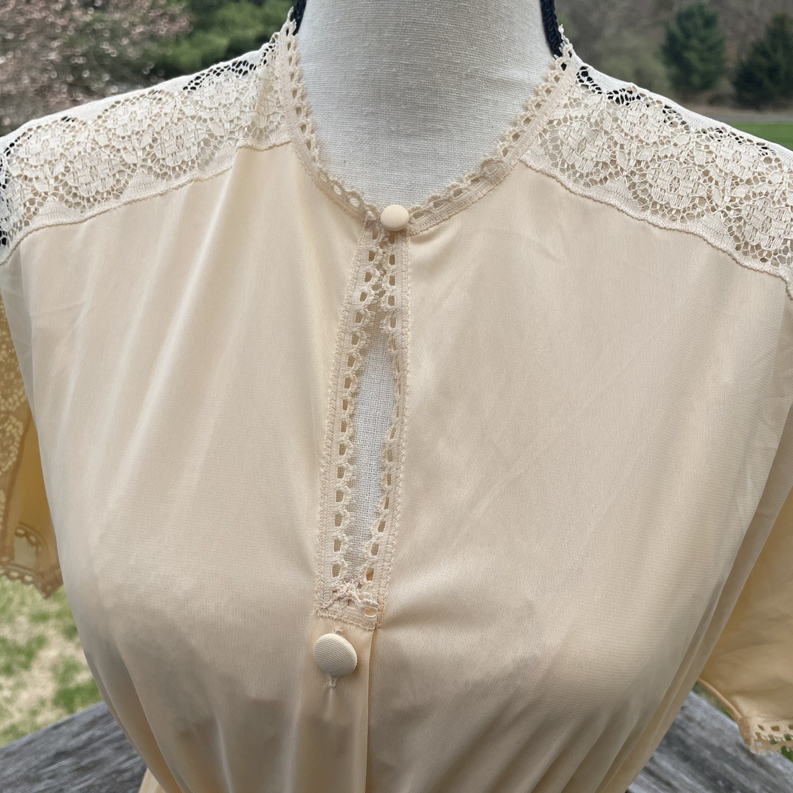 VANITY FAIR Peignoir Set Dressing Gown Robe Lace Peach Dainty Nylon 70s Vtg
