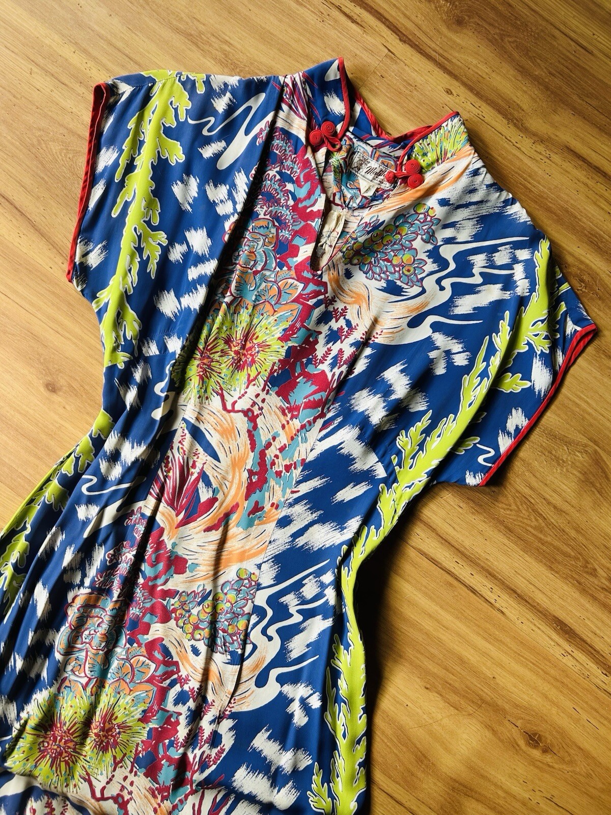 Vintage 1940s 40s Cold Rayon Wild Psychedelic Floral Hawaiian Dress Tiki Oasis