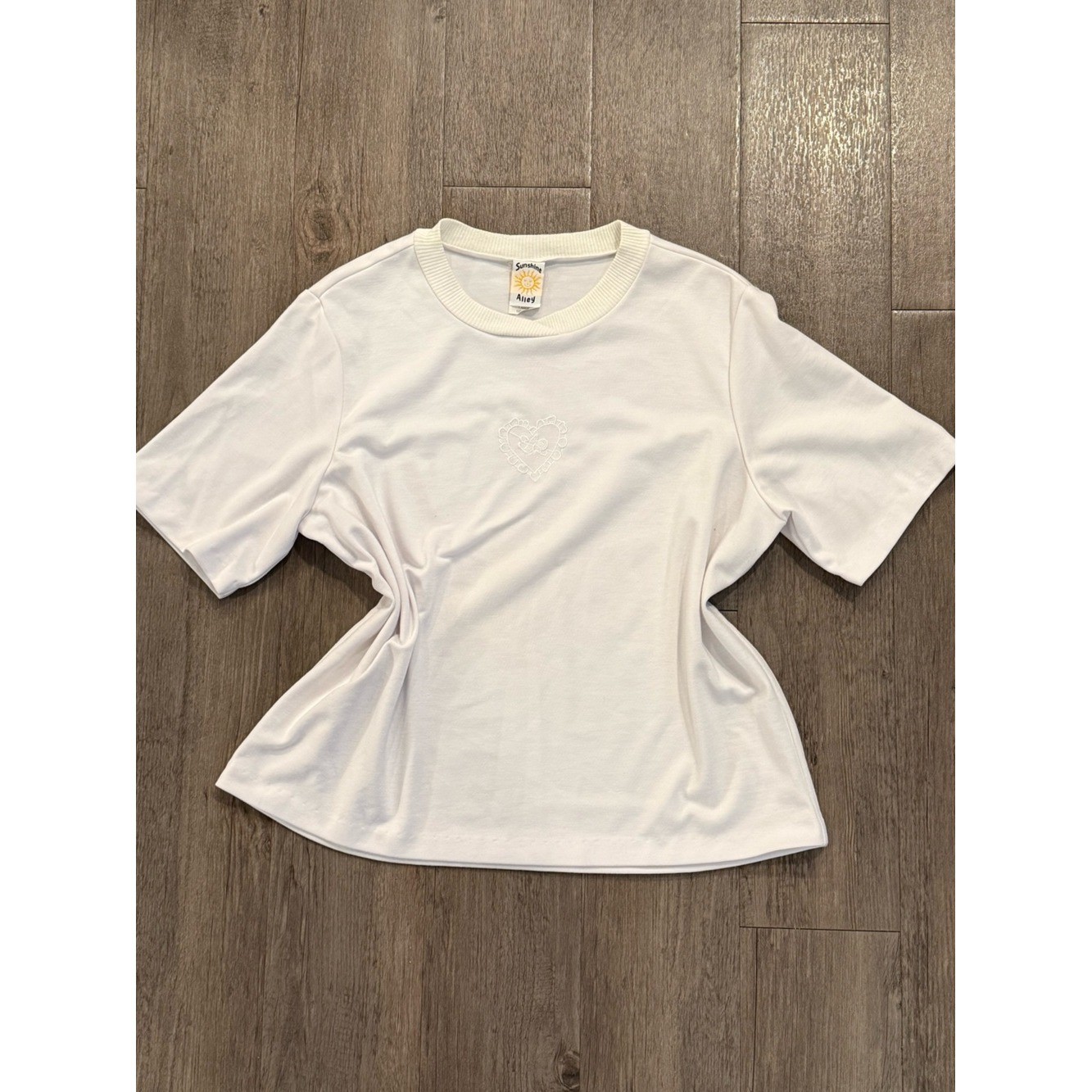 Vintage Women’s White Short-Sleeve Box Tee with Heart Embroidery