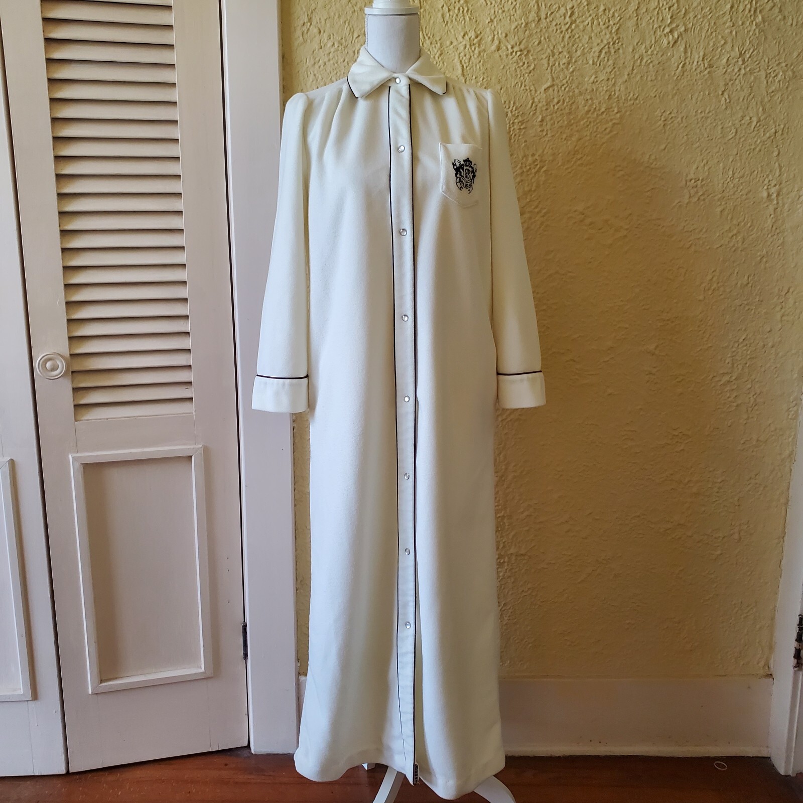 Vintage Bill blass Women’s Small Beige Long Sleeve Nightgown Sleep Dress