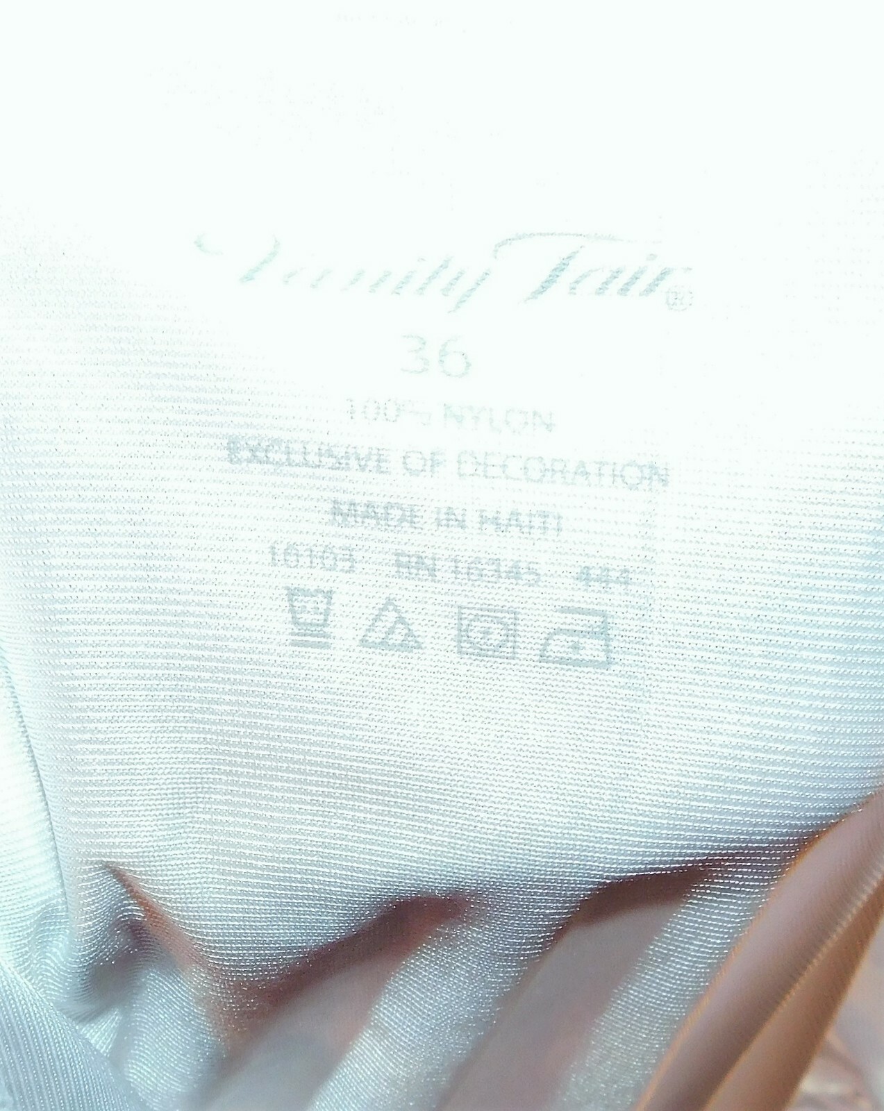 White Vintage Vanity Fair full petticoat slip, SZ 36, nylon, 10-103