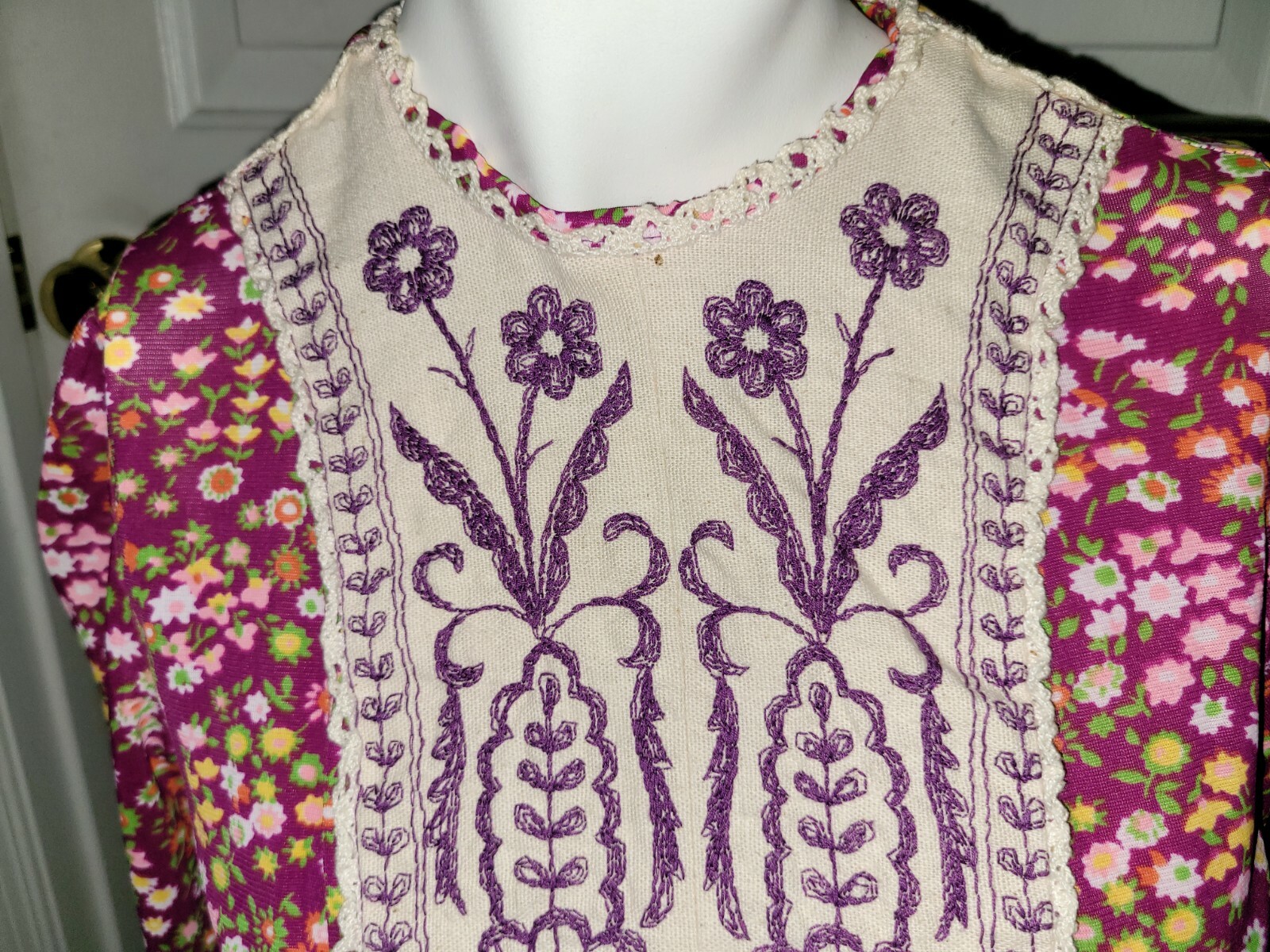 Vtg. 60s 70s floral Long Sleeve Mod Dress Trim Boho Small XS embroidered WOW!