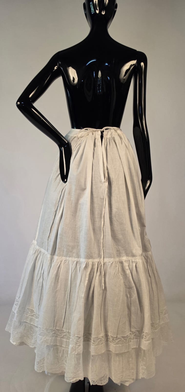 VICTORIAN 19TH C WHITE COTTON PETTICOAT W VALENCIENNES LACE BOTTOM FLOUNCE