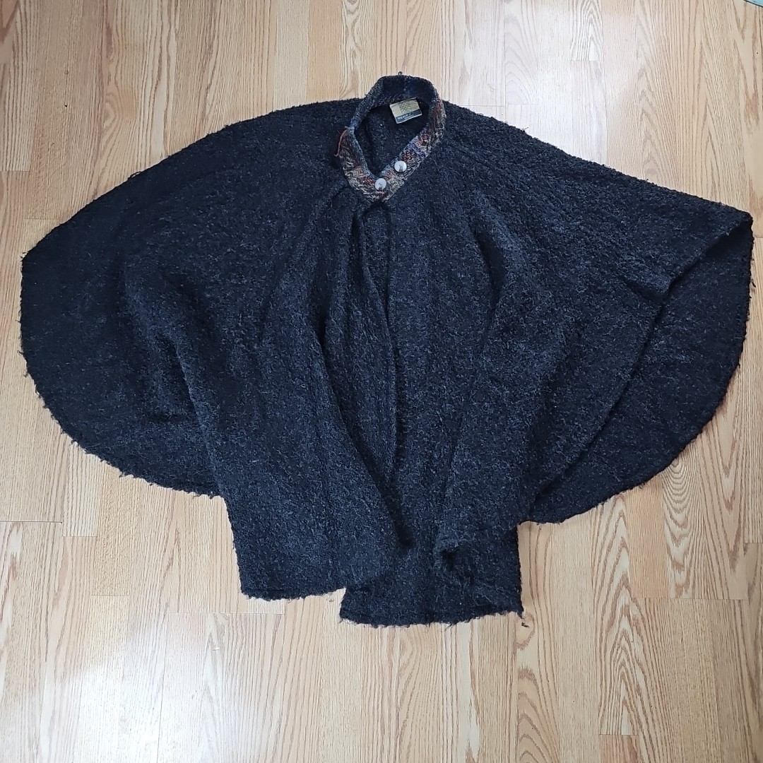 Vintage WEAVE O’ THE IRISH Wool Hand Knit Open Front Cape Poncho Button Scarf
