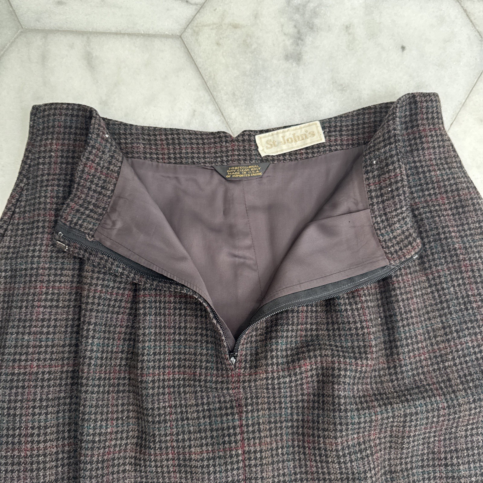 St. Johns Vintage 1980’s, Tweed/Houndstooth skirt, W 6-8 pleats, Trending 2025