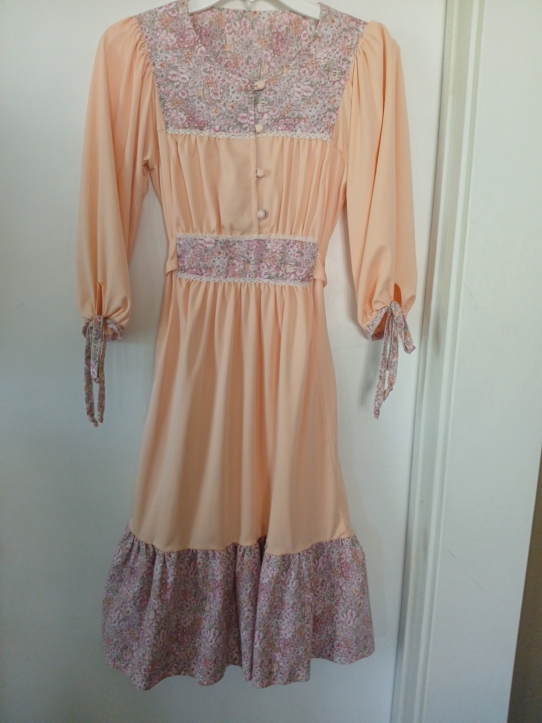 VINTAGE HOMEMADE PRAIRIE STYLE MIDI DRESS WITH RUFFLE – PEACH- SMALL