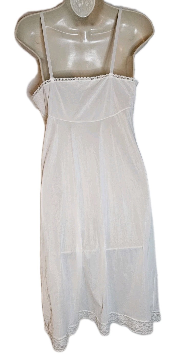 Vanity Fair Satin With Lace White Full Slip Dress Womens Size 34