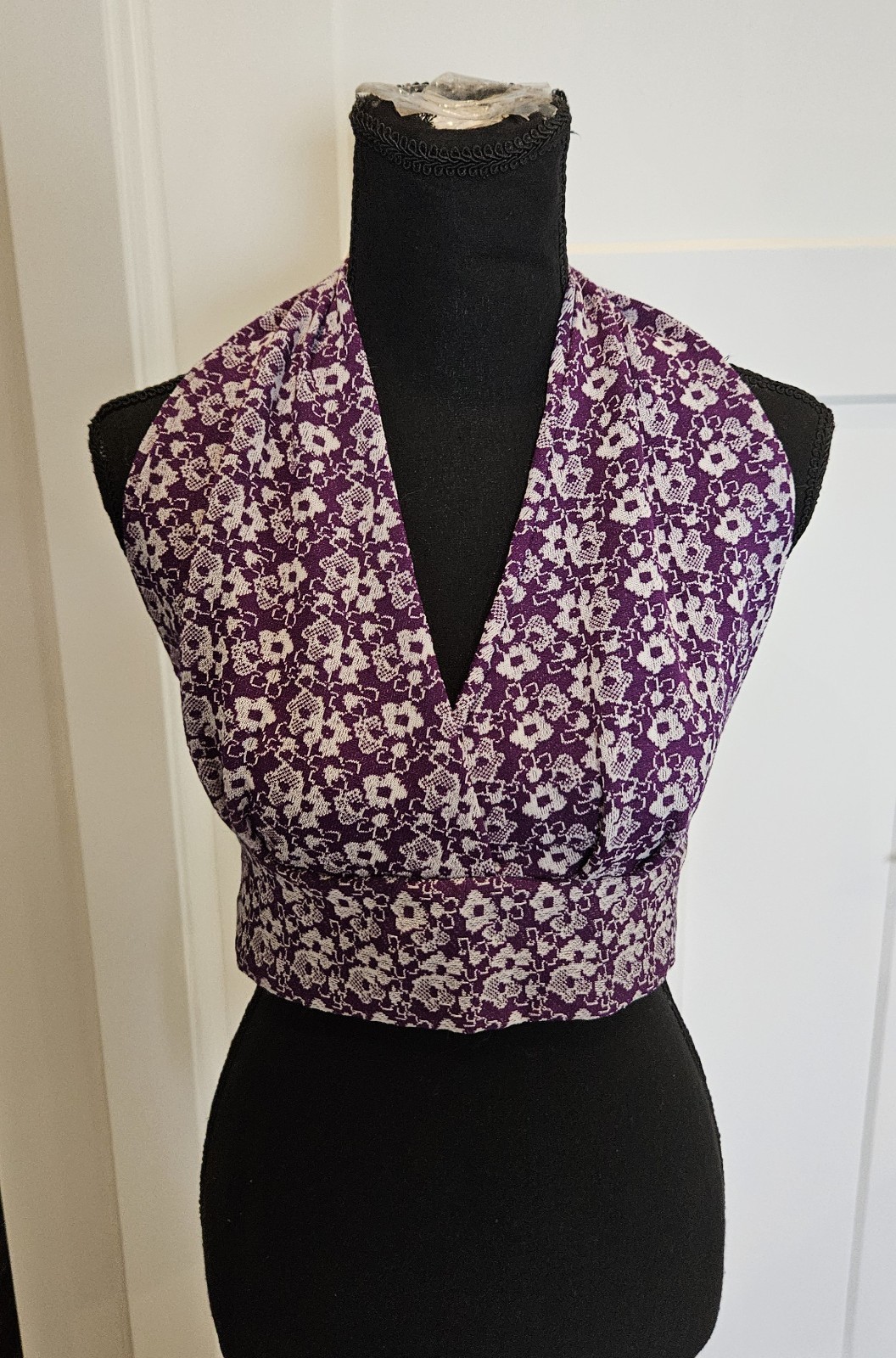 VTG 1970s Purple Floral Cotton Blend Low V-Neck Tie Back Halter Top Y2k Hippie