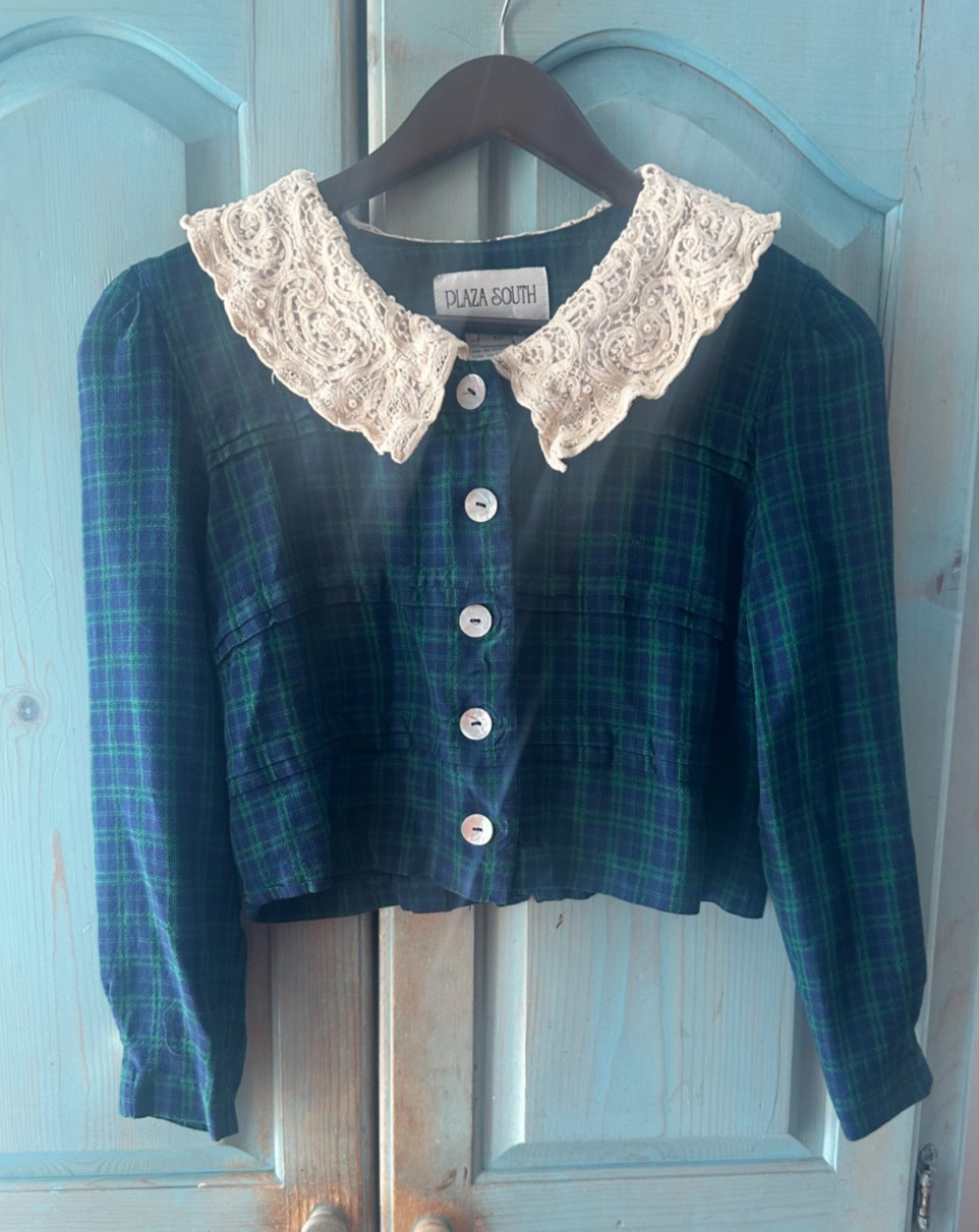 Vintage 1990s PLAZA South Blouse Cottagecore Sz XXS Crochet Faux Pearls Plaid