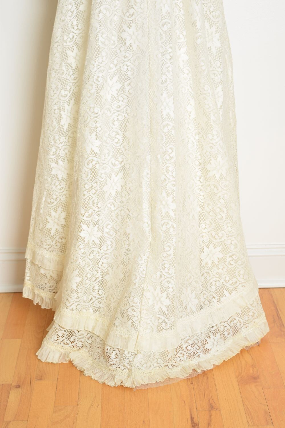 vintage 60s wedding dress cream crochet lace regency juliet gown puff sleeve S