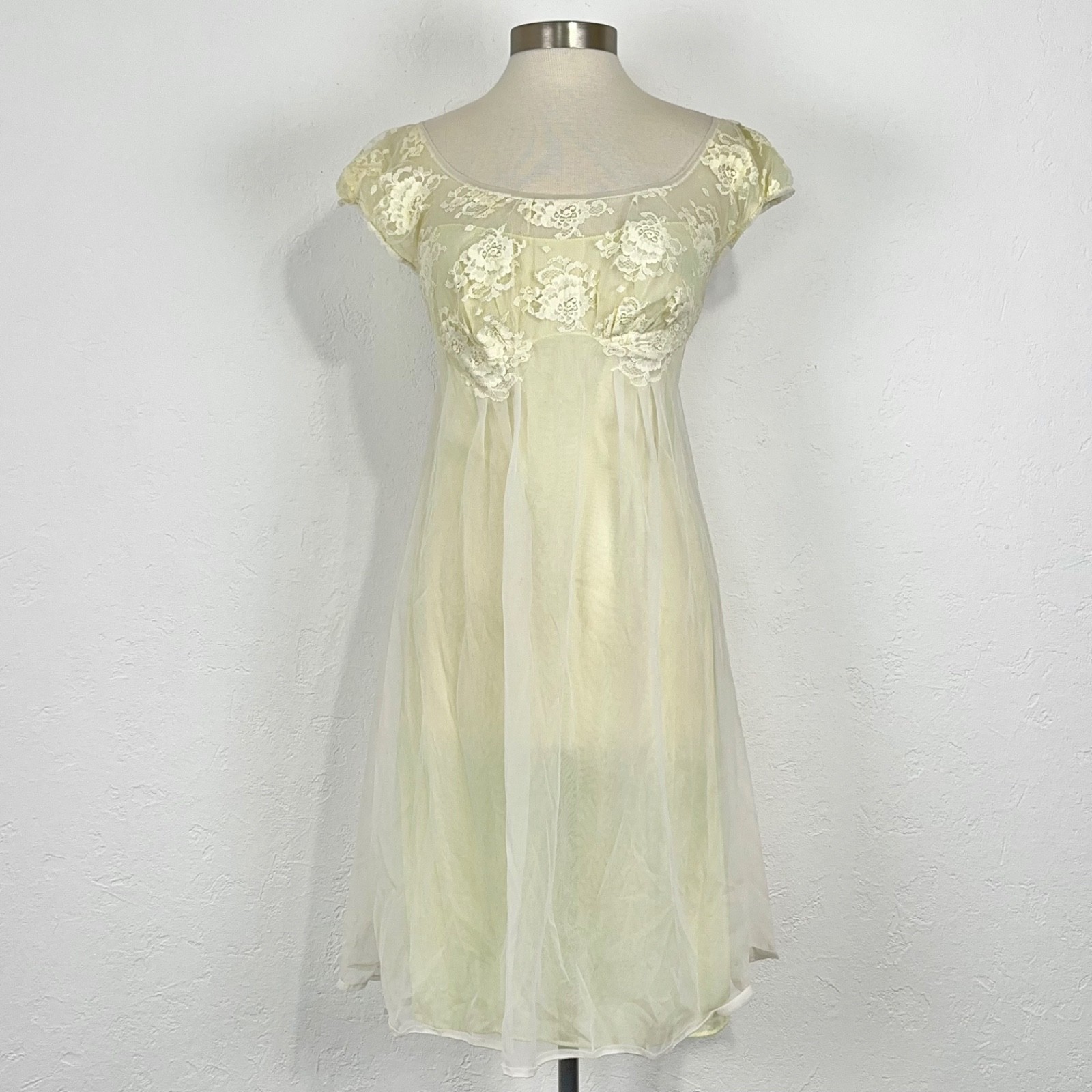 Vintage Butter Yellow Peignoir Nightgown Small Lace Bridal Angel Wedding Regal