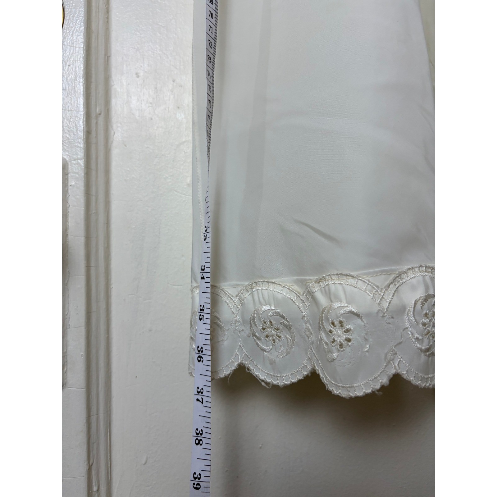 Vintage Dutchmaid Cream Lace Trim Full Slip Dress Size 32S Embroidered Scallop