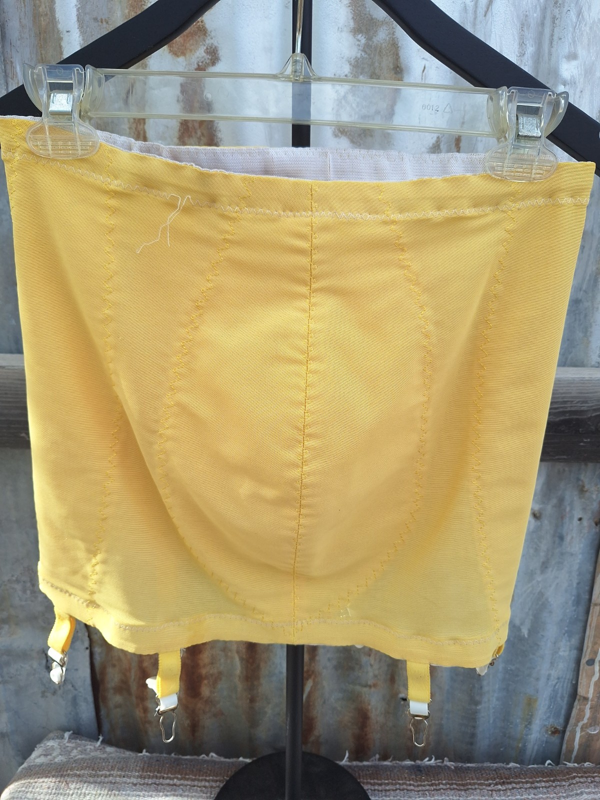 Vintage Crownette Yellow Stretch Girdle With Garters Pre Owned Size 32