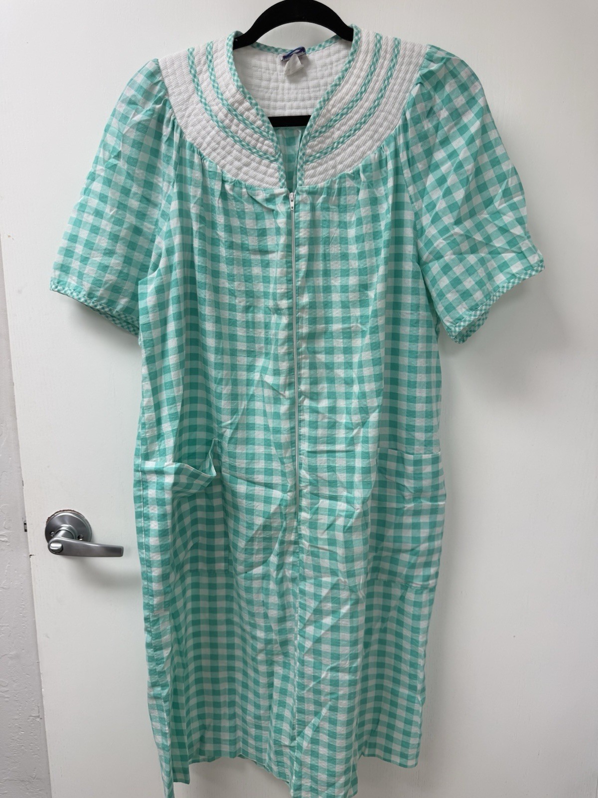 Vintage Granny 45 Years Zip Up Gown Or Robe Mint Color and White Size Medium