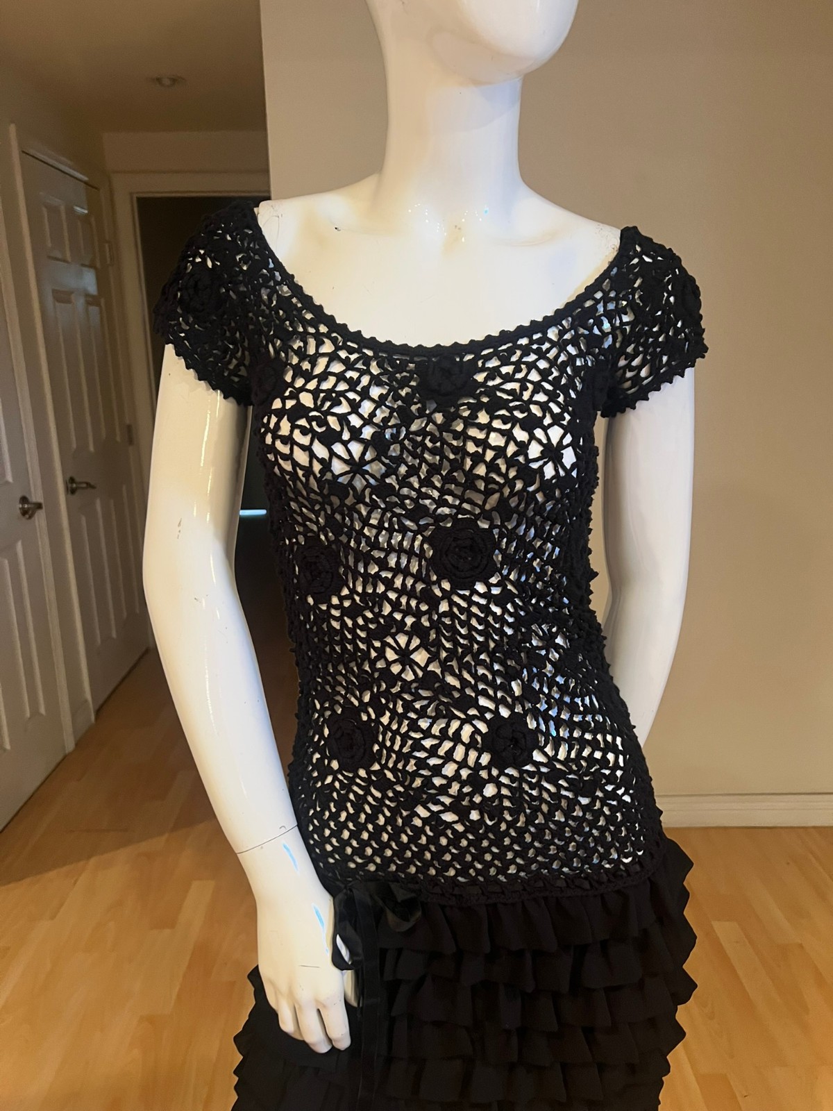 VINTAGE Y2K BETSEY JOHNSON CROCHET RUFFLE HEM DRESS SIZE SMALL