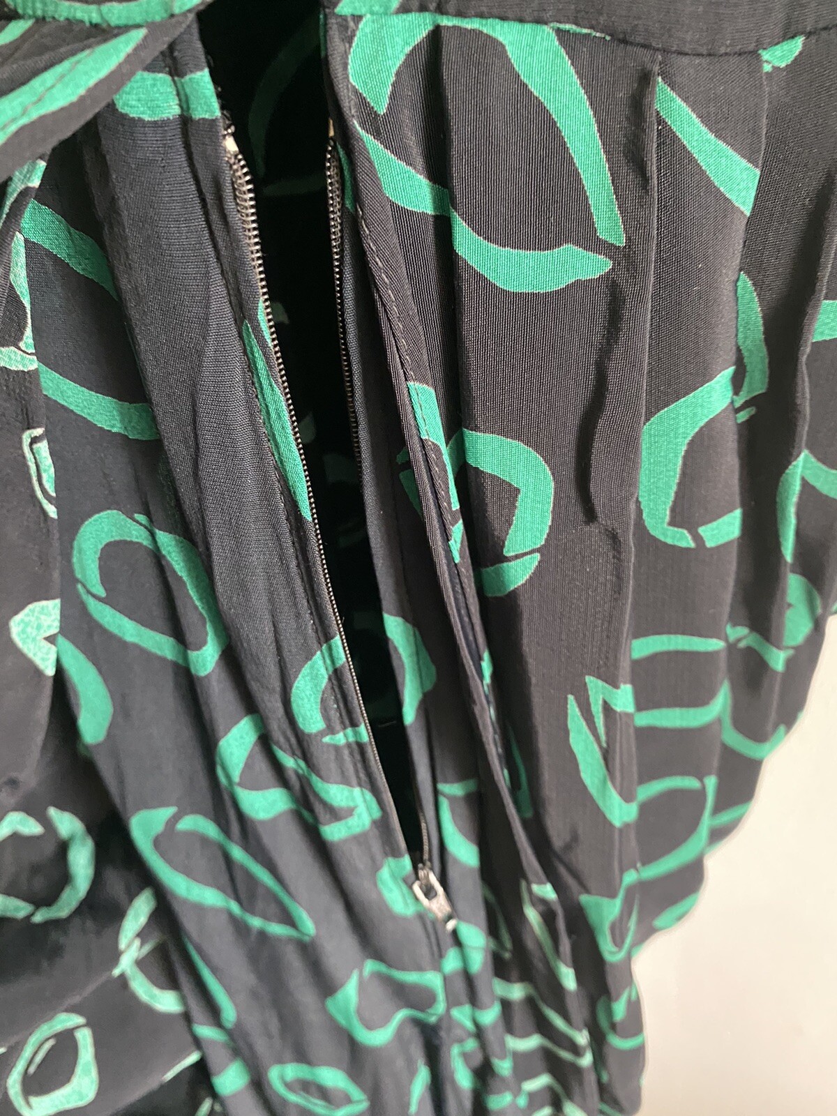 VTG 80’s Toury Dress Black Teal Geometric Overskirt SS Button, Zip Front 6 Rayon