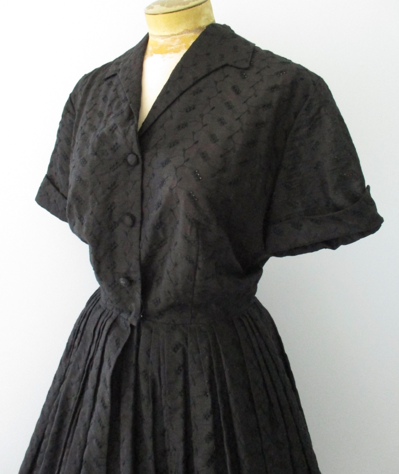 NICE Vtg 50s Rockabilly Black Embroidered Eyelet Lace Vines Shirtwaist Dress 18