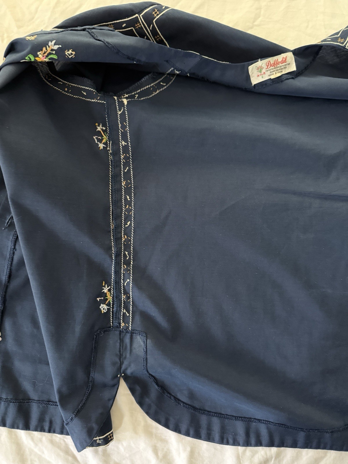 VINTAGE Hand Embroidered xL Daffodil Floral Blouse Navy, Long Sleeve